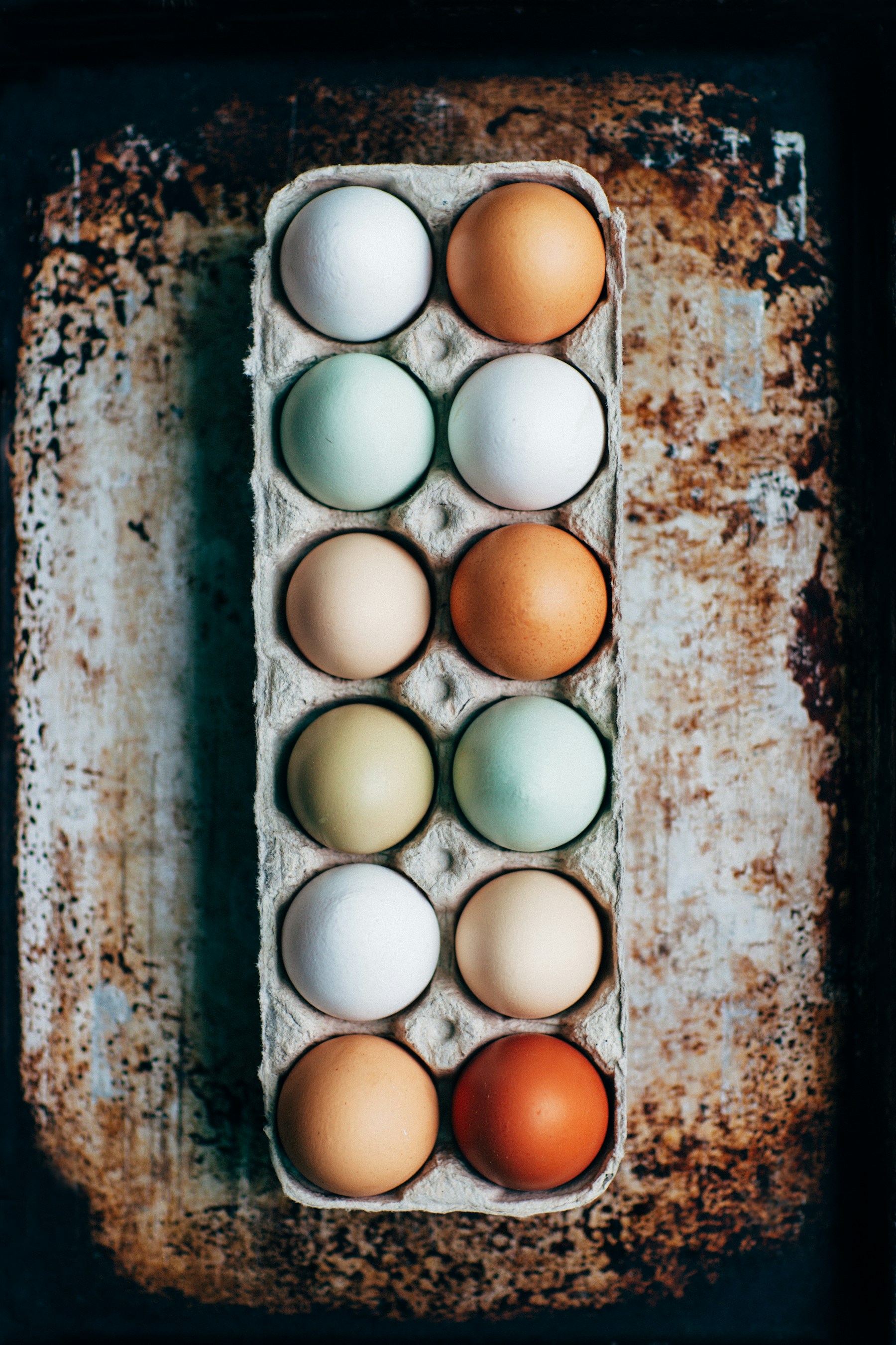 Fotografía ilustrativa de huevos en un cartón